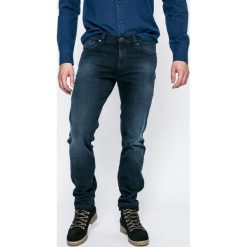 Wrangler - Jeansy. Niebieskie jeansy męskie Wrangler. W wyprzedaży za 129.90 zł.