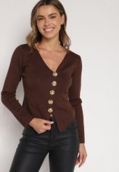 Brązowy Sweter z Wiskozą Ozdobiony Guzikami Zetisae. Brązowe swetry klasyczne damskie Born2be, m, z jeansu, bez kołnierzyka. Za 89.99 zł.