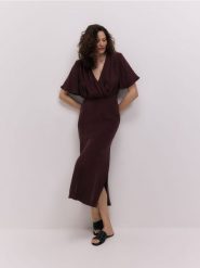 Sukienka z cupro - mahoniowy. Brązowe sukienki damskie Reserved, na co dzień, l, bez wzorów, z tkaniny, bez kołnierzyka, bez ramiączek, proste. Za 299.99 zł.