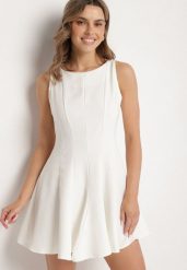 Biała Rozkloszowana Sukienka Ozdobiona Przeszyciami Evinini. Białe sukienki damskie Born2be, m, bez wzorów, eleganckie, bez kołnierzyka, bez ramiączek, mini, rozkloszowane. Za 89.99 zł.