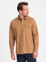 Męska bawełniana koszula REGULAR FIT z kieszeniami zapinanymi na guziki - camel V2. Brązowe koszule męskie Ombre Clothing, m, bez wzorów, z bawełny, bez kołnierzyka, bez ramiączek. W wyprzedaży za 69.99 zł.