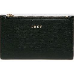 Dkny - Portfel skórzany. Czarne portfele damskie DKNY, bez wzorów, z materiału. W wyprzedaży za 199.90 zł.
