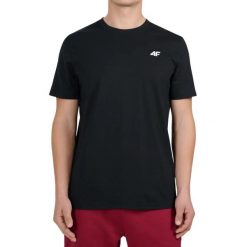 Koszulka męska 4F - bawełniany T-shirt, regular fit. Czarne t-shirty męskie 4f, m, bez wzorów, z bawełny, bez kołnierzyka. Za 45.99 zł.
