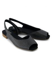 TOMS Sandały w kolorze czarnym rozmiar: 42. Czarne sandały damskie Toms, bez wzorów, bez obcasa. Za 164.95 zł.