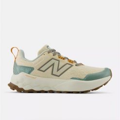 Buty do biegania w terenie damskie New Balance Fresh Foam X Garoe V2. Czerwone obuwie do biegania damskie New Balance. Za 529.99 zł.