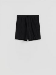 Szorty loose fit - czarny. Czarne szorty męskie Reserved, z tkaniny, bez kołnierzyka. Za 119.99 zł.