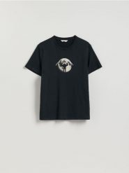 T-shirt regular ze świątecznym nadrukiem - szary. Szare t-shirty męskie Reserved, l, bez wzorów, z bawełny, bez kołnierzyka. W wyprzedaży za 39.99 zł.