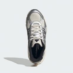 BUTY TECHNOCHAOS 2000. Białe obuwie do biegania damskie Adidas. Za 369.00 zł.