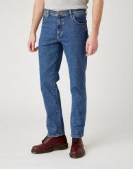 MĘSKIE SPODNIE JEANSOWE WRANGLER TEXAS SLIM STONEWASH W12S33010 112141144. Spodnie materiałowe męskie Wrangler, bez wzorów, z jeansu. Za 199.99 zł.