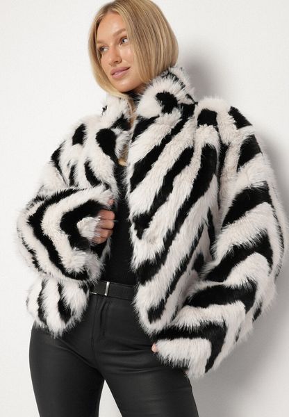 Czarno-Biała Kurtka Typu Futerko w Paski Alinsse. Czarne kurtki damskie Born2be, m, bez wzorów, z futra, bez kaptura. Za 239.99 zł.