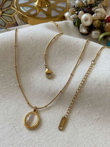 Luseera Pozłacany naszyjnik z zawieszką - dł. 45 cm rozmiar: onesize. Białe naszyjniki damskie Luseera, pozłacane. Za 39.99 zł.