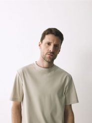 T-shirt regular z merceryzowanej bawełny - beżowy. Brązowe t-shirty męskie Reserved, l, bez wzorów, z bawełny, bez kołnierzyka. Za 99.99 zł.