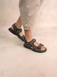 Sandały TBS Jaimmye. Brązowe sandały damskie Tbs, bez wzorów, z materiału, bez obcasa. Za 338.00 zł.