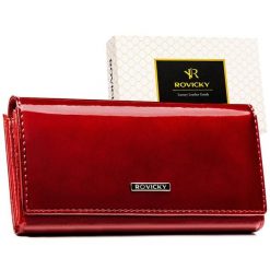 Portfel damski ze skóry naturalnej i ekologicznej w czerwonym kolorze, zamykany na zatrzask i bigiel - Rovicky. Czerwone portfele damskie ROVICKY, bez wzorów, ze skóry. Za 79.99 zł.