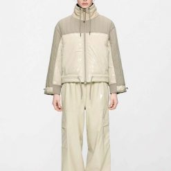 Kurtka RAINS KOYA VISION Beżowy. Brązowe kurtki damskie Rains, s, bez wzorów, z syntetyku, bez kaptura. Za 553.99 zł.