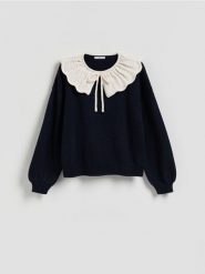Sweter z ozdobnym kołnierzem - granatowy. Niebieskie swetry klasyczne damskie Reserved, l, z dzianiny, bez kołnierzyka. Za 139.99 zł.
