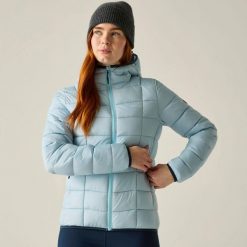Damska kurtka z wypełnikiem Asper. Niebieskie kurtki damskie Regatta, bez wzorów, z materiału, z kapturem. Za 499.99 zł.