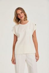 T-shirt z kieszonką ecru. T-shirty damskie MOODO, bez wzorów, z bawełny, bez kołnierzyka. Za 59.99 zł.
