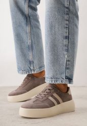 Brązowe Sneakersy Retro Tenisówki na Platformie z Zamszu Naturalnego Noanela. Brązowe trampki i tenisówki damskie Renee, bez wzorów, z jeansu. Za 199.99 zł.