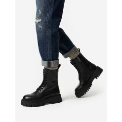 Trapery G-Star. Czarne trapery damskie G-Star, bez obcasa. Za 449.99 zł.
