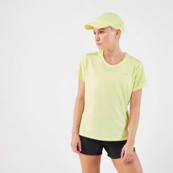 Koszulka do biegania damska Kiprun Run 500 Dry. Fioletowe t-shirty damskie KIPRUN, l, bez wzorów, z elastanu, bez kołnierzyka. Za 59.99 zł.