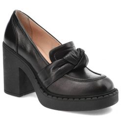 Czarne Półbuty Simen Skórzane Eleganckie Buty Na Obcasie. Czarne półbuty damskie Simen, z aplikacjami, ze skóry, eleganckie, bez obcasa, na obcasie. Za 439.00 zł.