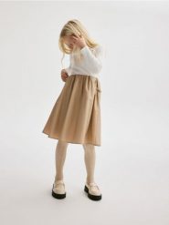 Sukienka z odcięciem w talii - wielobarwny. Sukienki dziewczęce Reserved, bez wzorów, bez ramiączek, długie. W wyprzedaży za 49.99 zł.