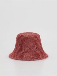 Pleciony kapelusz bucket - różowy. Czerwone kapelusze damskie Reserved, bez wzorów. Za 79.99 zł.