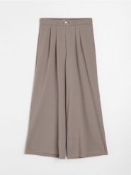 Spodnie culotte z paskiem - brązowy. Brązowe spodnie materiałowe damskie Sinsay, bez wzorów. Za 49.99 zł.