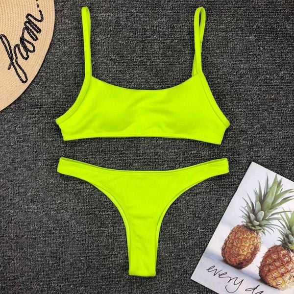 Bikini z ramiączkami na lato plażowe Raye. Czerwone bikini damskie Intica, bez wzorów. Za 139.00 zł.