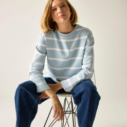 Sweter damski Regatta Avira. Niebieskie swetry klasyczne damskie Regatta, m, z bawełny, bez kołnierzyka. Za 169.99 zł.