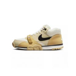 Buty Nike Air Trainer 1 Coconut Milk/Black/Team Gold. Białe buty sportowe na co dzień męskie Nike, z gumy, bez zapięcia, trekkingowe. Za 490.10 zł.