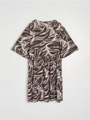 Luźna sukienka mini babydoll z krótkim rękawem - czarny. Czarne sukienki damskie Sinsay, xl, bez wzorów, bez kołnierzyka, bez ramiączek, mini. Za 59.99 zł.