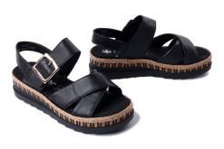 RIEKER V7951-00 black, sandały damskie. Czarne sandały damskie Rieker, bez wzorów, bez obcasa, na koturnie. Za 244.93 zł.