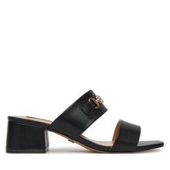 Klapki Nine West. Czarne klapki damskie Nine West, bez wzorów, bez obcasa. Za 199.99 zł.