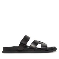 Klapki GINO ROSSI. Czarne klapki damskie Gino Rossi, bez wzorów, bez obcasa. Za 249.99 zł.