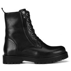 Trzewiki Lasocki. Czarne botki damskie Lasocki, bez obcasa, na płaskiej podeszwie, bez zapięcia. Za 269.99 zł.