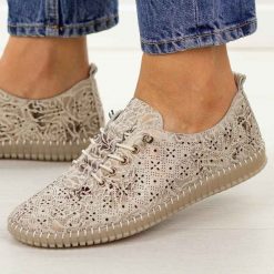 Multi ażurowe skórzane półbuty damskie Filippo Dp7532/26. Brązowe półbuty damskie Filippo, w ażurowe wzory, z jeansu, casualowe, z okrągłym noskiem, bez obcasa, na płaskiej podeszwie. Za 219.00 zł.