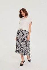 Spódnica z wiskozy granatowa. Spódniczki damskie MOODO, bez wzorów, z wiskozy. Za 119.99 zł.