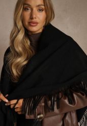 Czarny Bawełniano-Wiskozowy Szalik w Kształcie Trójkąta z Frędzlami Vetisara. Czarne szaliki i kominy damskie Renee, bez wzorów, z bawełny. Za 39.99 zł.