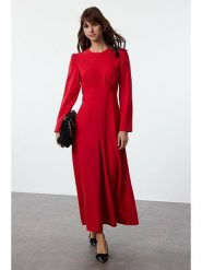 Trendyol Sukienka w kolorze czerwonym rozmiar: 38. Czerwone sukienki damskie Trendyol, bez wzorów, bez kołnierzyka, bez ramiączek, maxi. Za 156.98 zł.