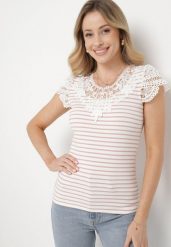 Różowo-Biały Bawełniany T-shirt z Prążkowanego Materiału z Koronkowym Dekoltem i Rękawkami Hyacintia. Czerwone t-shirty damskie Born2be, m, bez wzorów, z bawełny, bez kołnierzyka. Za 39.99 zł.
