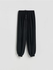 Spodnie balloon - czarny. Czarne spodnie materiałowe damskie Reserved, bez wzorów, z dzianiny. Za 99.99 zł.