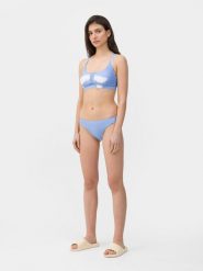 4F Dół od bikini z materiałów z recyklingu damski S. Niebieskie bikini damskie 4f, bez wzorów. W wyprzedaży za 14.99 zł.