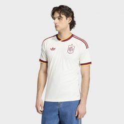 Koszulka wyjazdowa Hiszpania 26. Białe t-shirty sportowe męskie Adidas, xs, z materiału, bez ramiączek, do piłki nożnej, climacool (adidas). Za 423.00 zł.