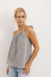 TOP HOLLY CIEMNO SZARY M - Flawless. Szare topy damskie Flawless, m, bez wzorów, ze skóry, bez kołnierzyka. Za 57.00 zł.