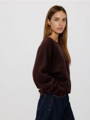 Sweter z domieszką wełny - ciemnobrązowy. Brązowe swetry klasyczne damskie Reserved, l, z dzianiny, bez kołnierzyka. Za 129.99 zł.