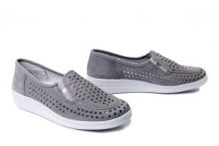 COMFORTABEL 941637-09 grau, półbuty damskie. Szare półbuty damskie Comfortabel, w ażurowe wzory, ze skóry, bez obcasa, na koturnie. Za 263.42 zł.