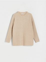 Gładki sweter - kremowy. Białe swetry klasyczne damskie Reserved, l, z dzianiny, bez kołnierzyka. W wyprzedaży za 119.99 zł.