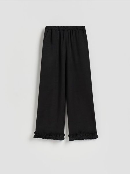 Spodnie z wiskozy - czarny. Czarne spodnie materiałowe damskie Reserved, bez wzorów, z tkaniny. Za 199.99 zł.